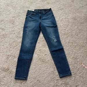 Distressed Gap midrise jegging 31 Tall